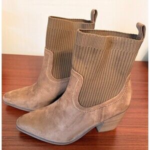 Universal Thread Kinley Faux Suede Heeled Western Style Pull On Ankle Boots 9